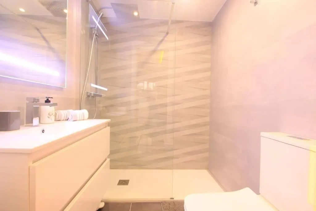 1080 - Golden Beach Jacuzzi 마르베야 0*,  스페인